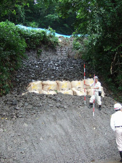 国道１１７号　ＪＲ飯山線沿い　大規模な地滑り